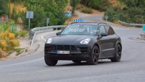 Рестайлинговый кроссовер Porsche Macan 2018 на дорожных тестах