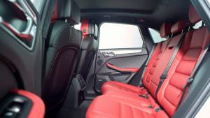 Красно-чёрный салон Порше Макан