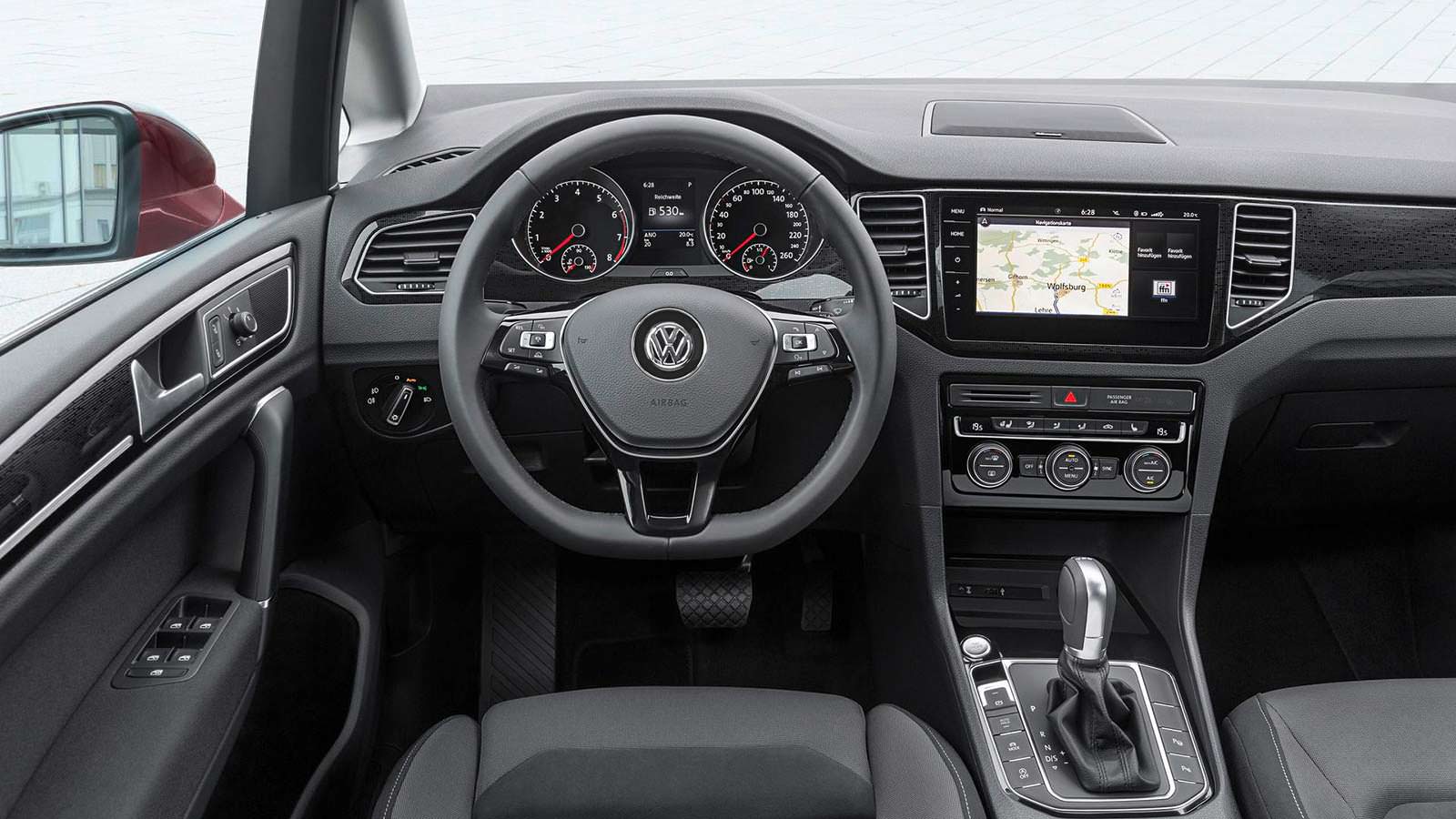 Фото салона Volkswagen Golf Sportsvan рестайлинг 2018 года