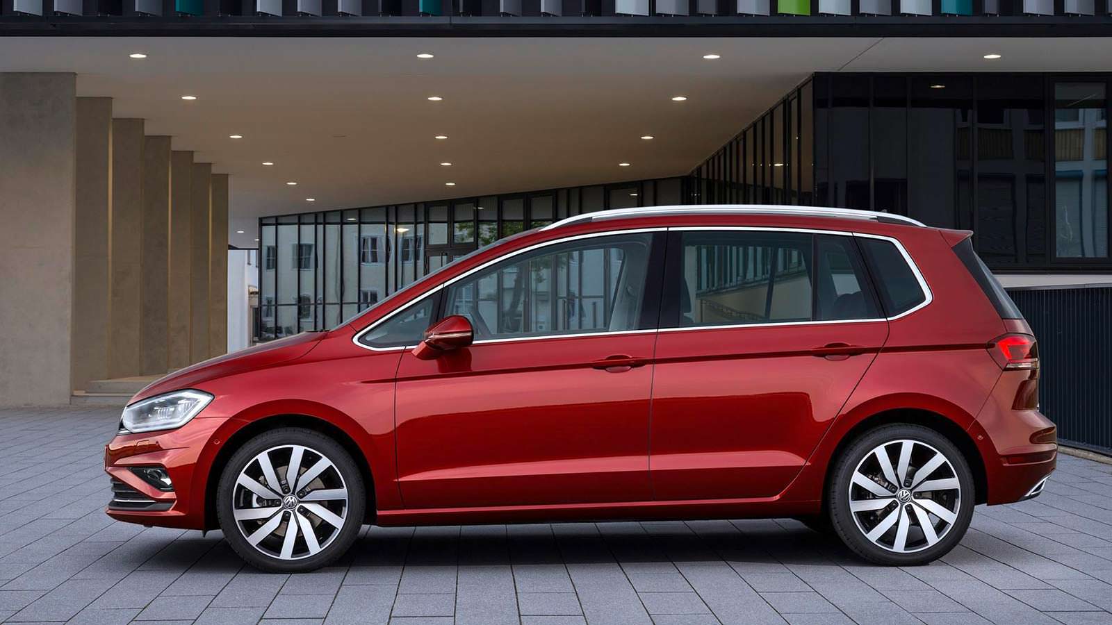 Субкомпактвен Фольксваген Гольф Спортсвен 2018 года