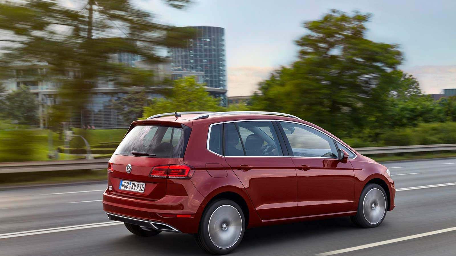 Обновленный Volkswagen Golf Sportsvan 2018 года