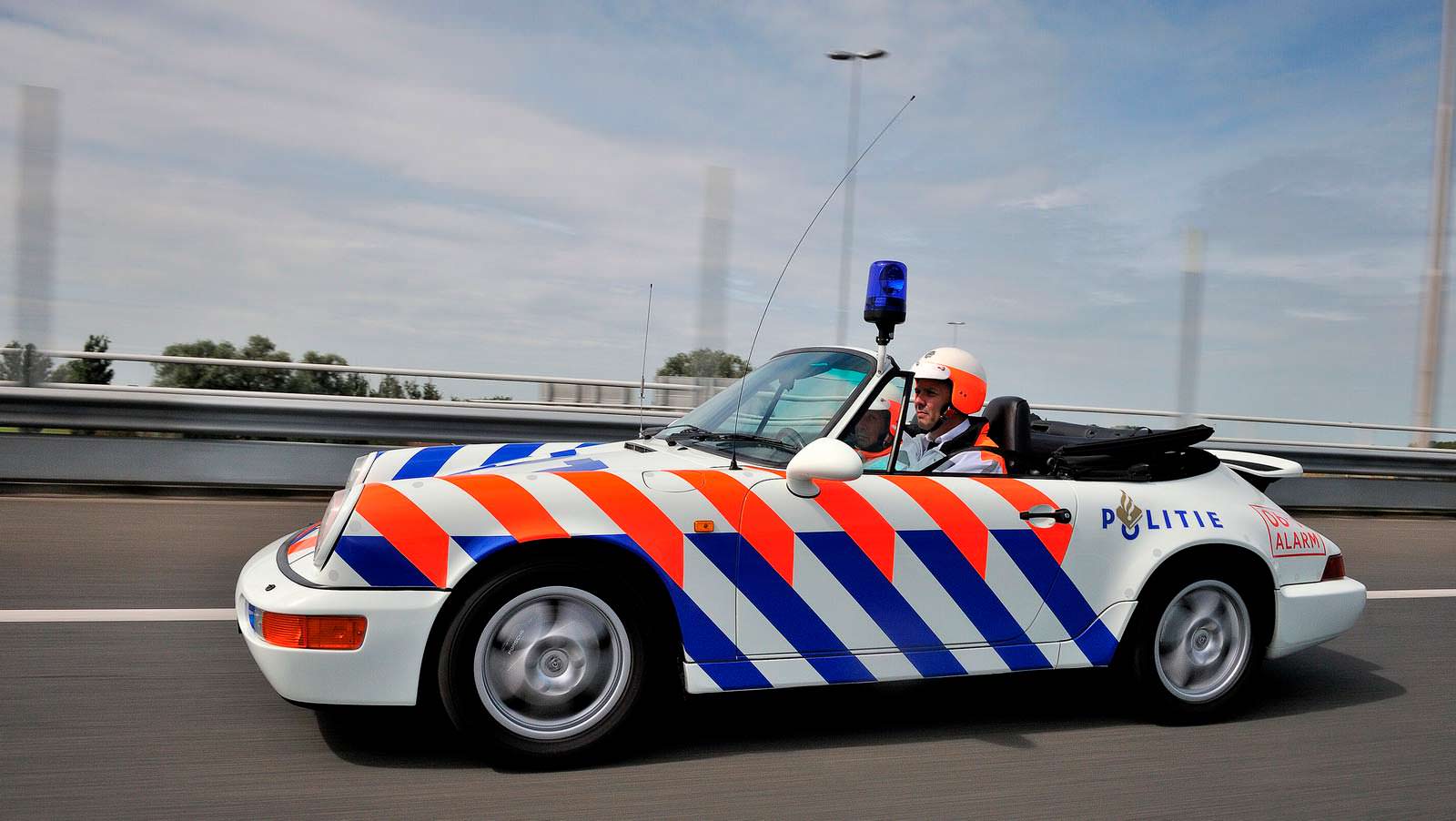 Классическая полицейская Porsche 911 в Голландии