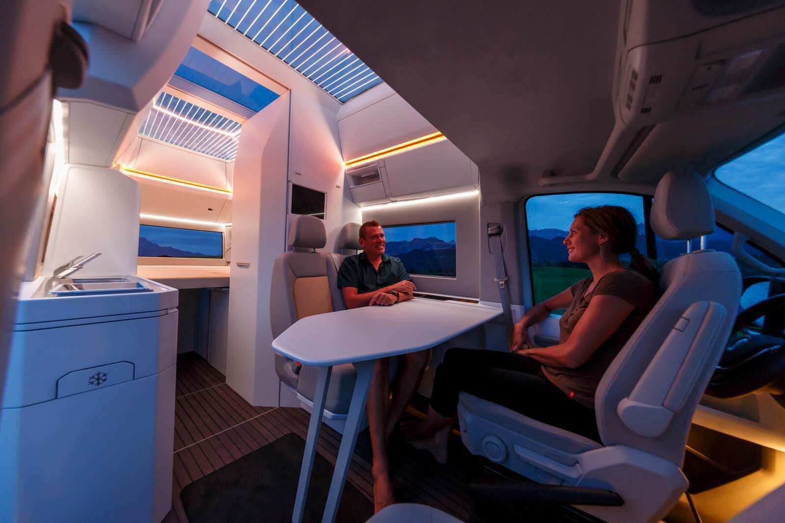 Кухня и столовая кемпера VW California XXL