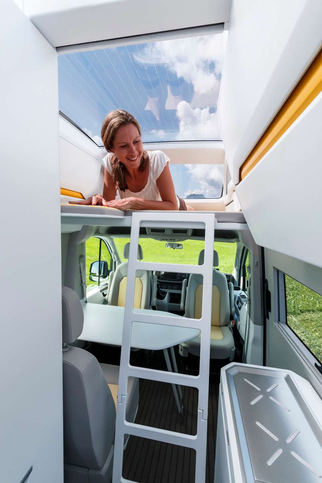 VW California XXL: лестница для доступа в спальную зону