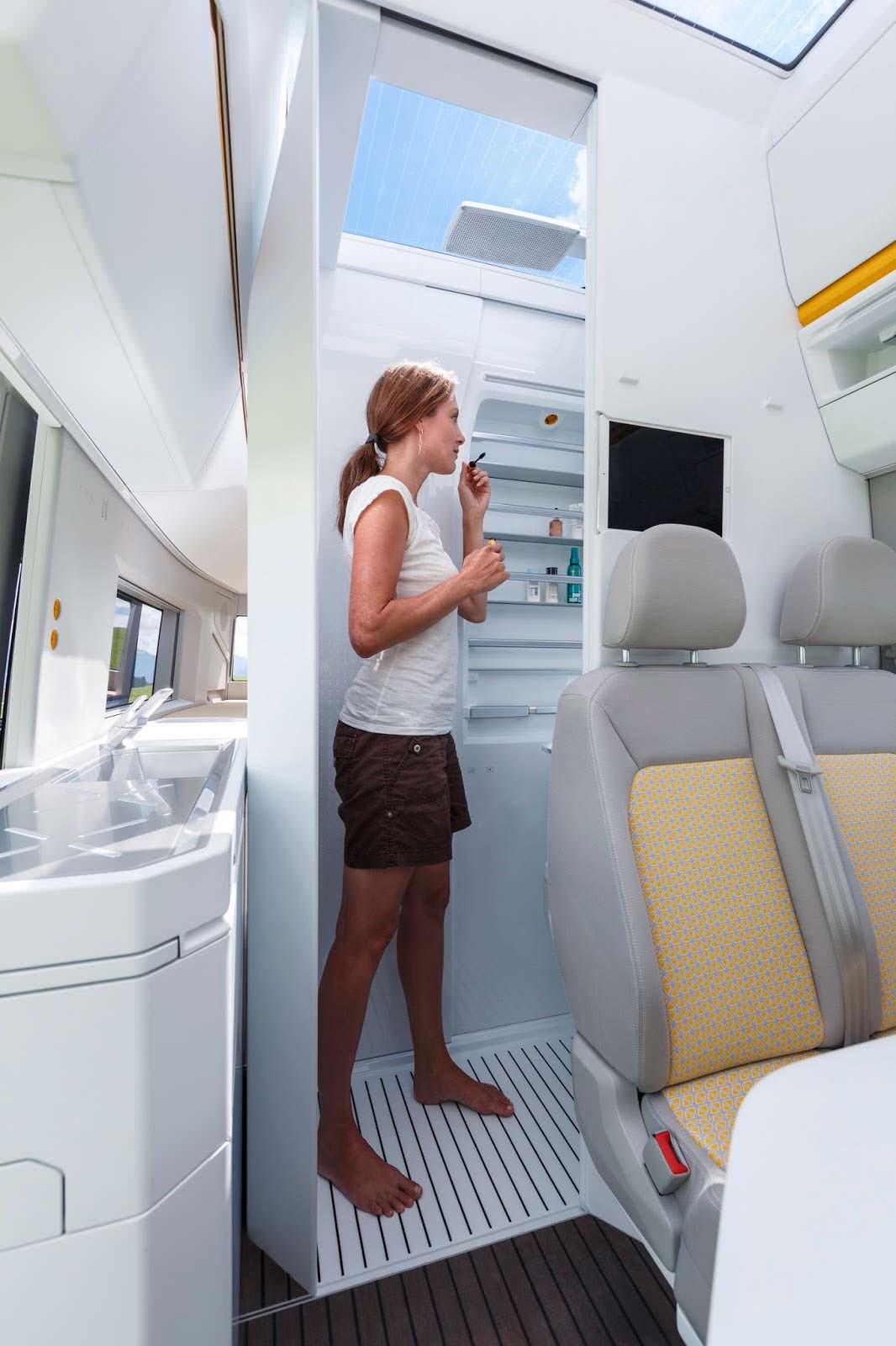 VW California XXL: раздвижная ванная комната в кемпере