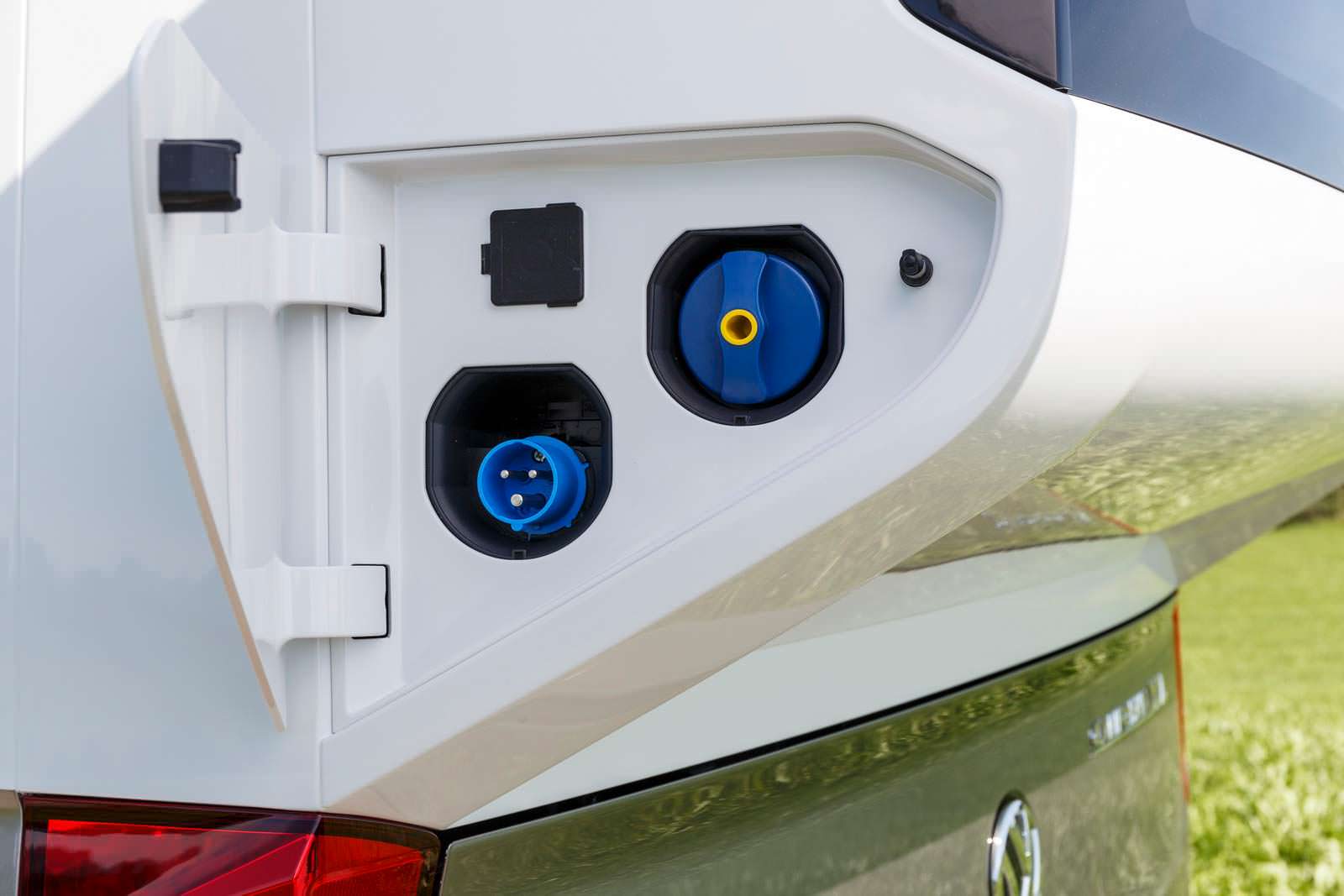 Разъемы для подключения кемпера к коммуникациям