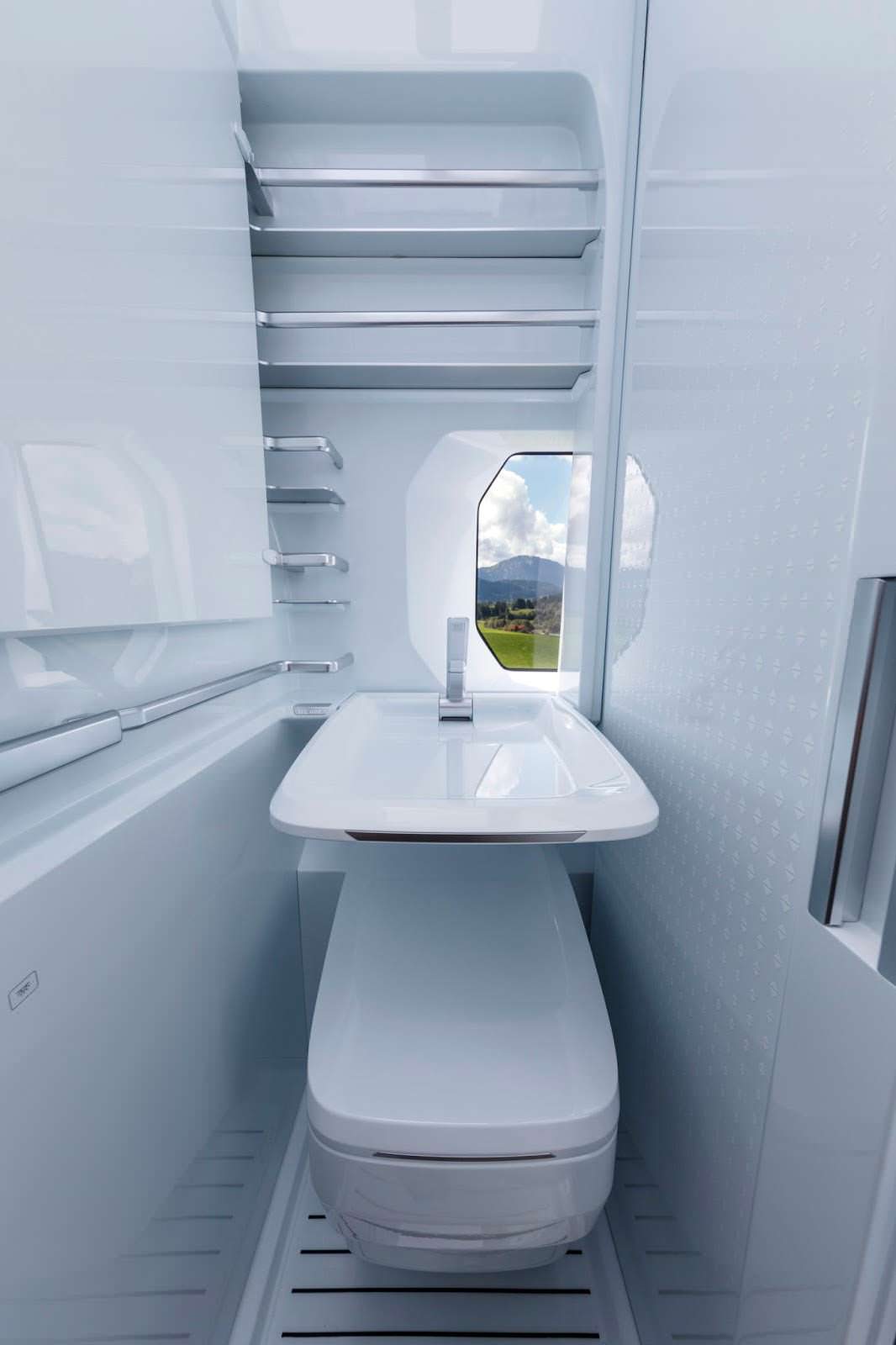 Туалет в кемпере с унитазом и раковиной VW California XXL