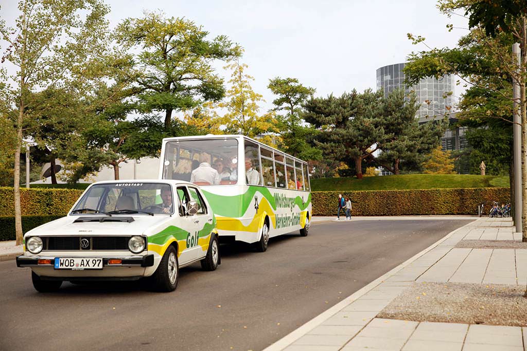 Экскурсионный автобус Volkswagen Golf Bähnle в Вольфсбурге