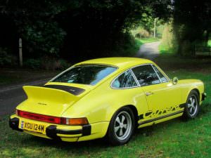 Жёлтая Porsche 911 Carrera 2.7 MFI 1974 года