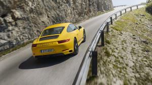 Жёлтая Porsche 911 Carrera Touring