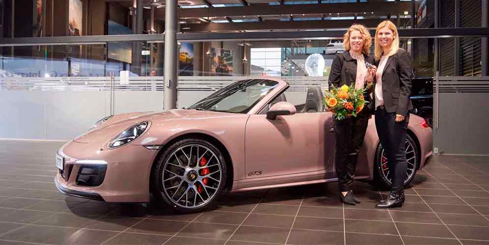 Теннисистке Лаура Зигемунд подарили особый Porsche | фото