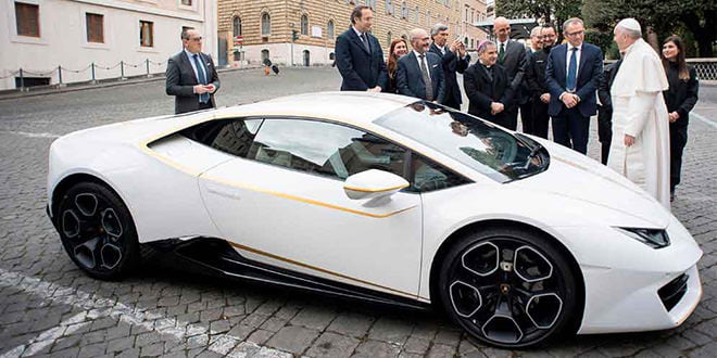 Lamborghini Huracan получил благословение Папы Римского