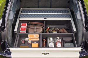 Экипировка охотника в багажнике Bentley Bentayga Field Sports