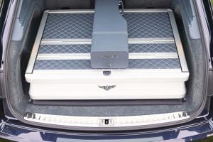 Алюминиевый кейс в багажнике Bentley Bentayga Field Sports