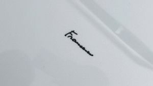 Автограф Папы Франциска на капоте Lamborghini Huracan