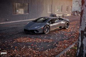 Серая Lamborghini Huracan Performante