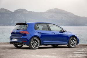 Новый Volkswagen Golf R Performance Pack