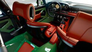 Спортивные сиденья в салоне Porsche 911 DLS от Singer