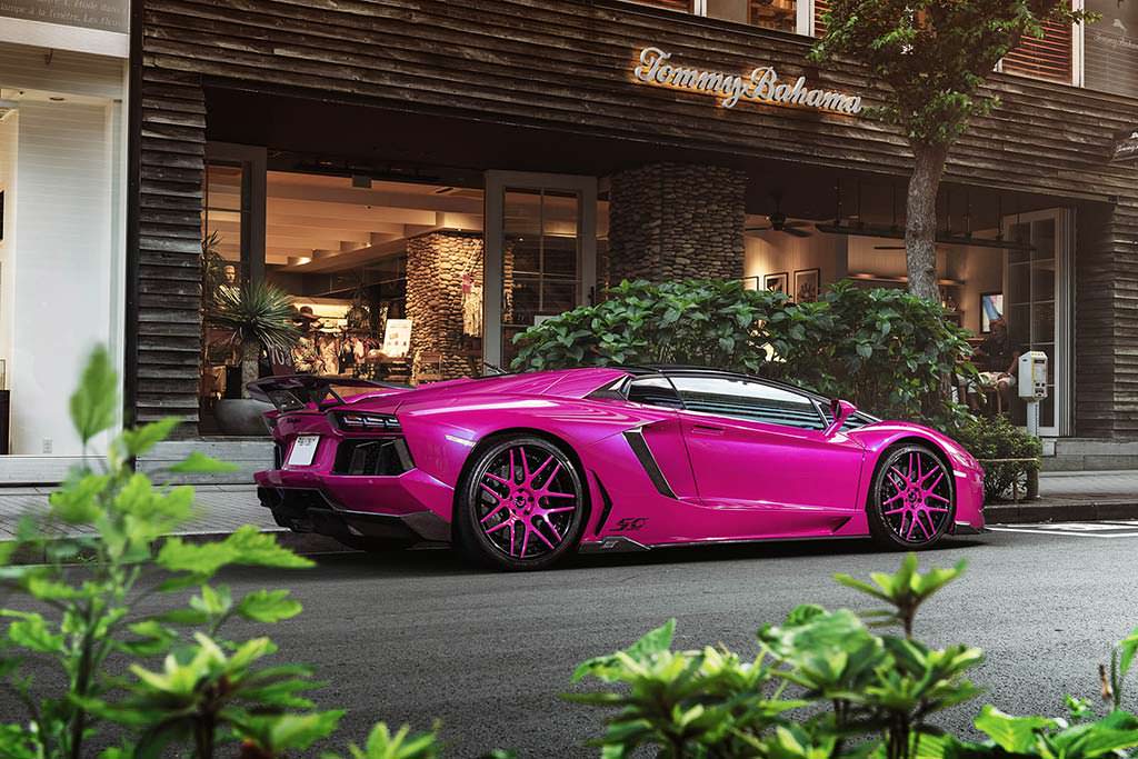 Розовый Lamborghini Aventador на дисках Forgiato S202