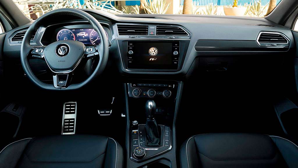 Фото салона Volkswagen Tiguan R-Line 2018