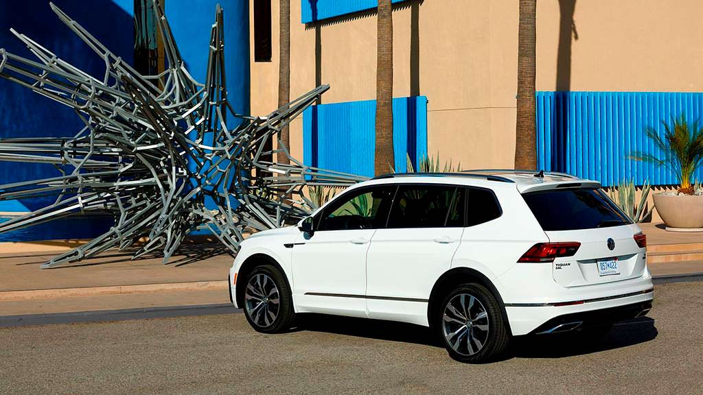 Белый Volkswagen Tiguan R-Line 2018