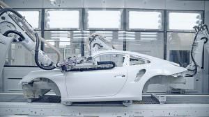 Нанесение грунтовки на Porsche 911 Turbo