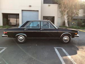Чёрная Audi 100 LS 1974 года выпуска