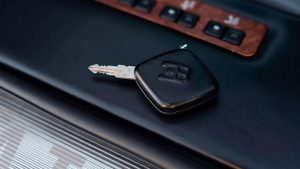 Ключи от Bugatti EB110 GT 1993 года выпуска