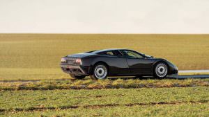 Bugatti EB110 GT 1993 года выпуска