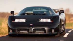 Чёрный Bugatti EB110 GT 1993 года выпуска