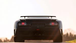 Суперкар Bugatti EB110 GT 1993 года выпуска