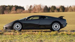 Коллекционная Bugatti EB110 GT 1993 года выпуска