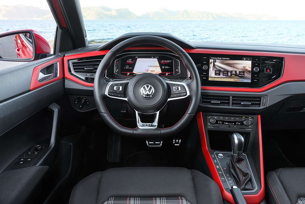 Интерьер Volkswagen Polo GTI 2018