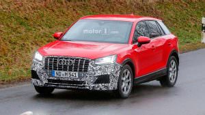Горячий кроссовер Audi SQ2 на дорожных тестах