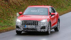 Горячий кроссовер Audi SQ2 на дорожных испытаниях