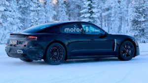 Предсерийный прототип Porsche Mission E на испытаниях