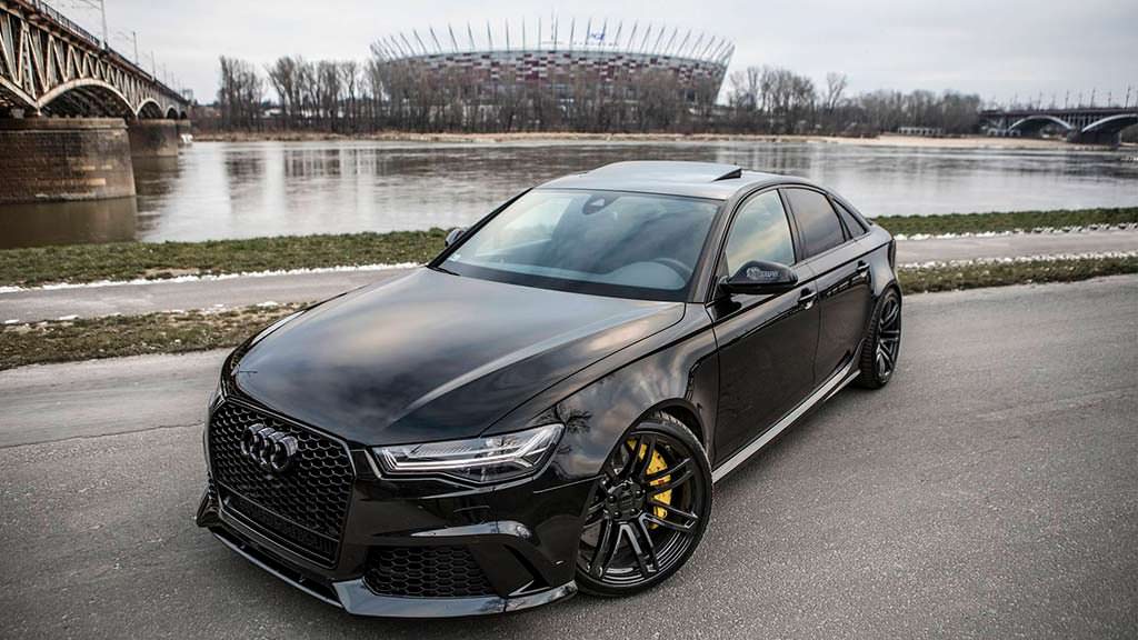 Чёрная Audi RS6 C7 Sedan