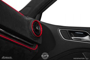 Красные акценты в салоне Audi RS3 Sedan