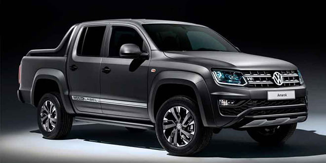 Пикап Volkswagen Amarok перешел на черную сторону в спецверсии