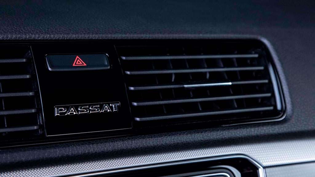 Чёрные глянцевые вентиляционные отверстия VW Passat GT