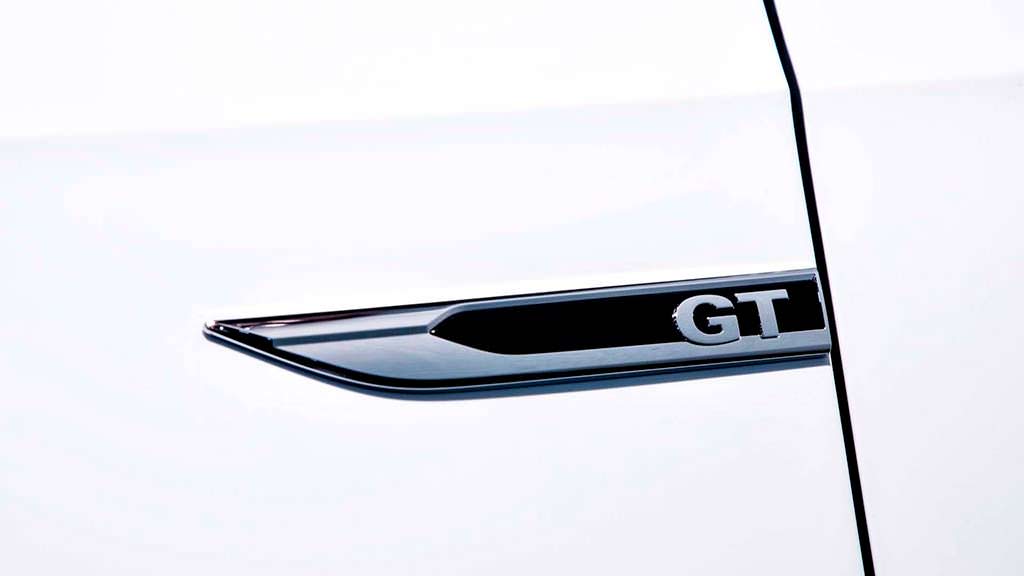 Надписи GT на крыльях VW Passat GT