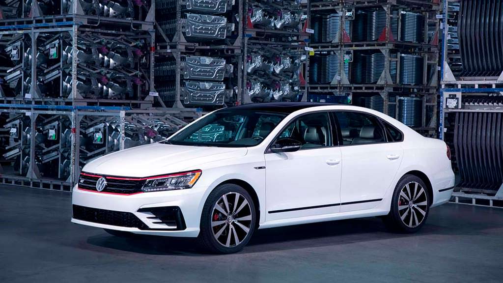 Volkswagen Passat GT 2018 для США