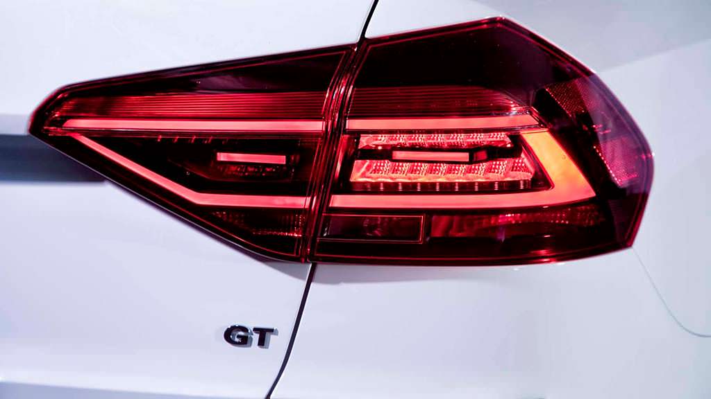 Затемнённые задние фонари Volkswagen Passat GT 2018