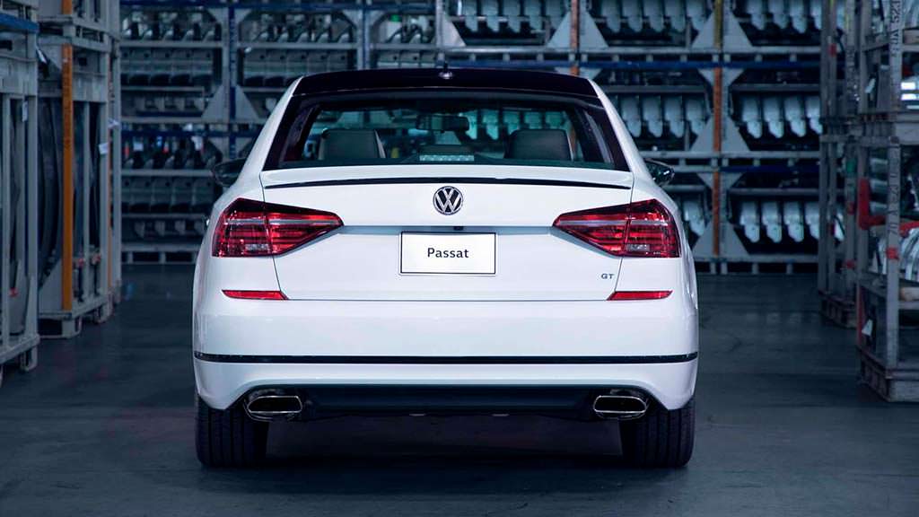 Серийный Volkswagen Passat GT 2018