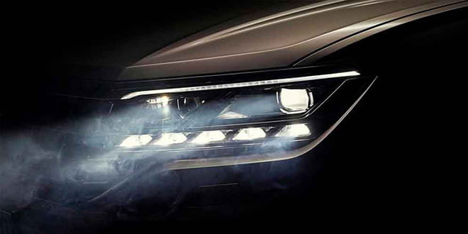 Новый Volkswagen Touareg блеснул фарами перед премьерой