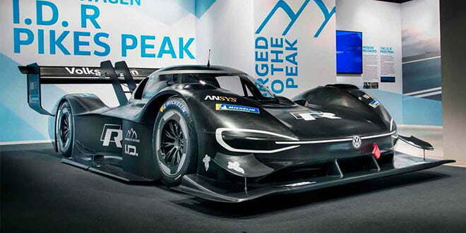 Volkswagen Reveals ID R Pikes Peak Racer официально | фото. видео