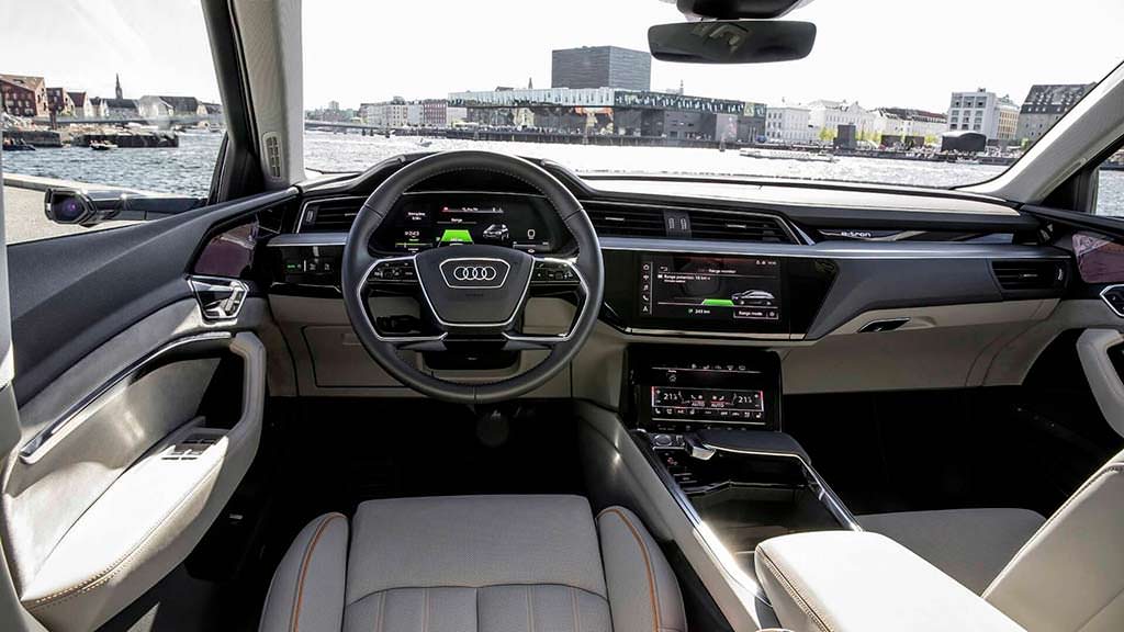 Audi E-Tron внутри Audi E-Tron внутри