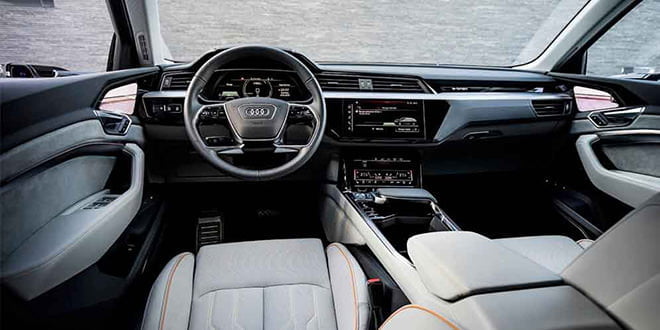 Салон электро-кроссовера Audi E-Tron на первых фото