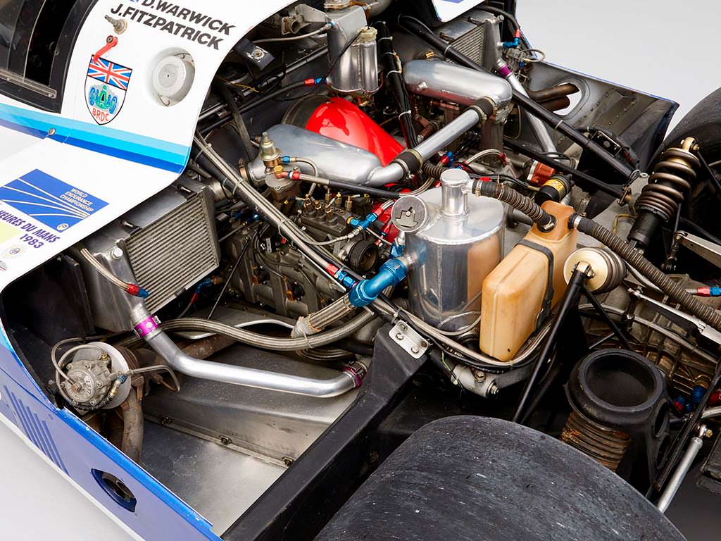 Двигатель гоночного Porsche 956