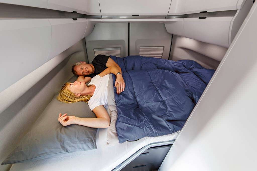 Двуспальная кровать в кемпере Volkswagen Grand California